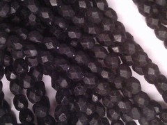 VTG 500 OPAQUE BLACK MATTE FACETED GLASS ROUND BEADS 4mm #040719c LL