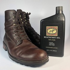 Bickmore 100% Pure Neatsfoot Oil – Leather Conditioner and Wood Finish