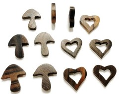 10 VINTAGE GENUINE WOOD MUSHROOM 1/2 DRILLED & HEART FULL DRILLED PENDANTS 279A