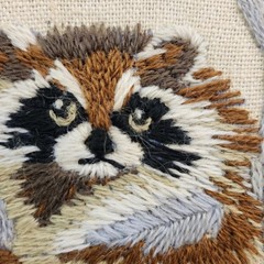 Vintage 1977 “RACCOON IN TREE” Crewel Yarn Decor Framed Burlap Wall Art MCM 9.5″
