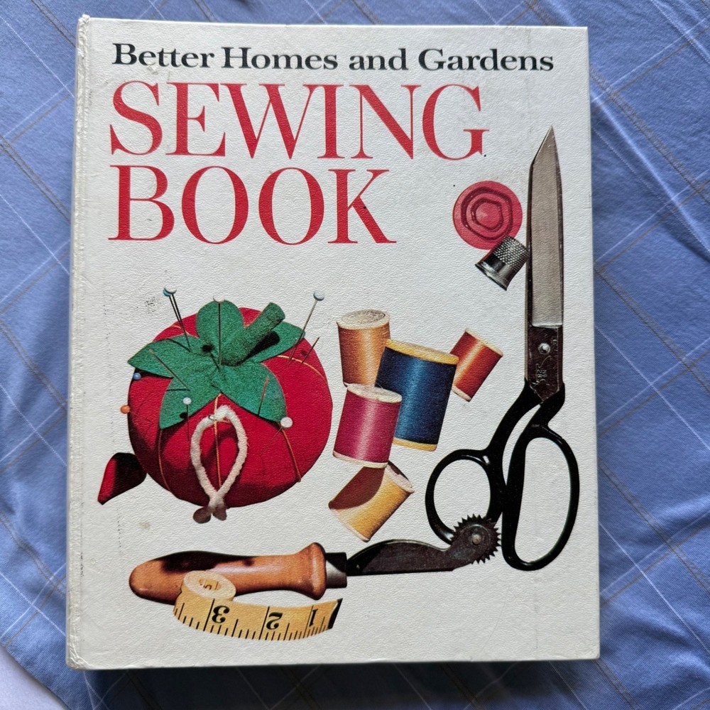Vintage Better Homes and Gardens Sewing Book 1970 Ring Binder Hardcover Guide