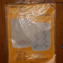 Dresser SCARF Stamped for Embroidery 8939D Tropic Vine 14″ x 42″ Vogart Crafts D