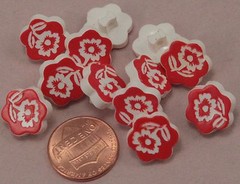 12 Small Thick Red White Flower Floral Plastic Shank Buttons 9/16″ 14MM 6305