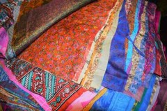 100 gr Huge Lot 100% Pure Silk Vintage Sari Fabric remnants scrap 18″X18″