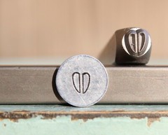SUPPLY GUY 5mm Deer Tracks Metal Punch Design Stamp SGCH-487