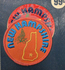 1970’S NEW HAMPSHIRE USA SOUVENIR 3″ PATCH WITH DECAL TWINSIGNIAS IN PACKAGE