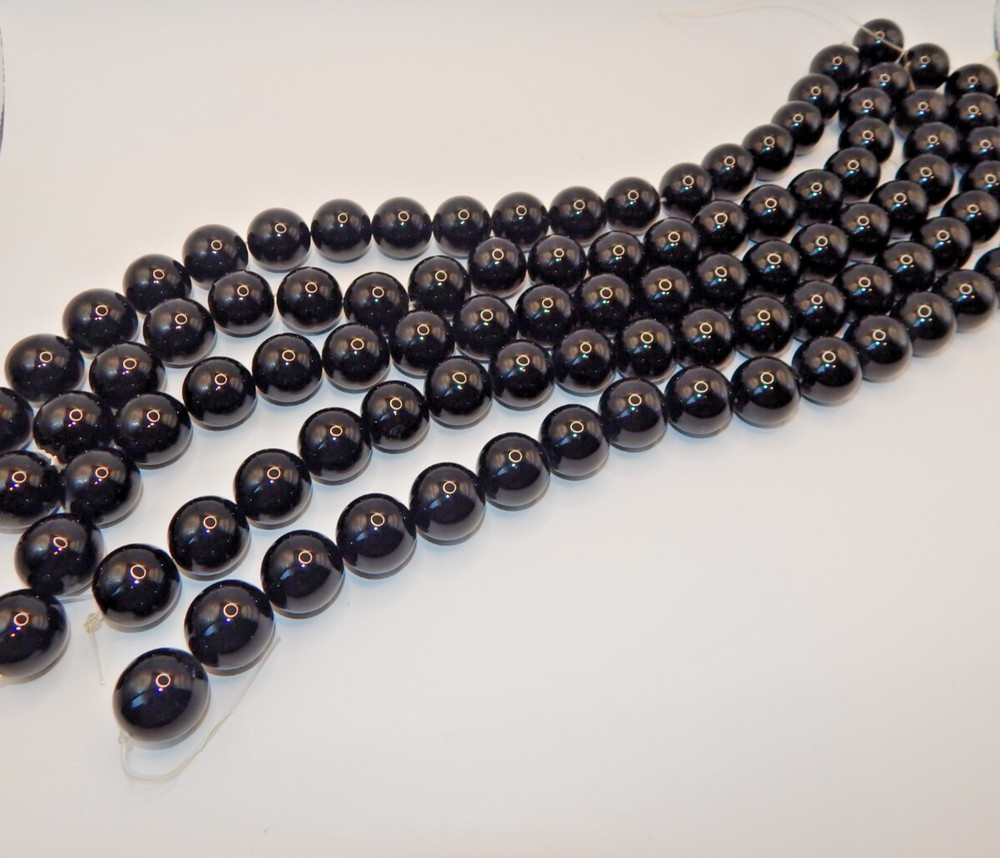 Onyx 20mm Round beads AAA (16 in strand)