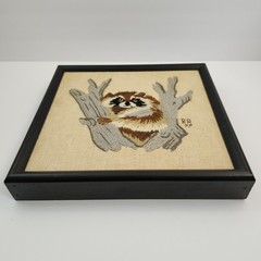Vintage 1977 “RACCOON IN TREE” Crewel Yarn Decor Framed Burlap Wall Art MCM 9.5″